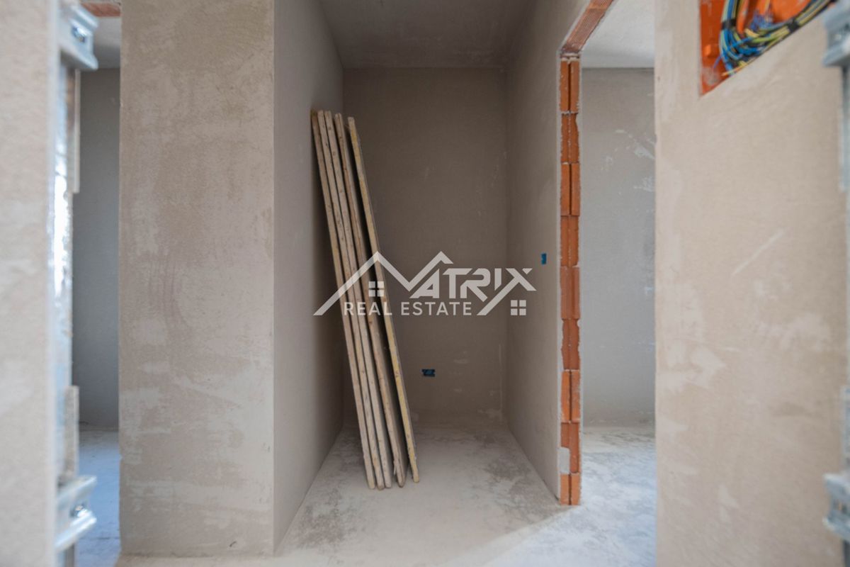 Pula, kakovostna novogradnja – funkcionalno stanovanje, shramba in parking