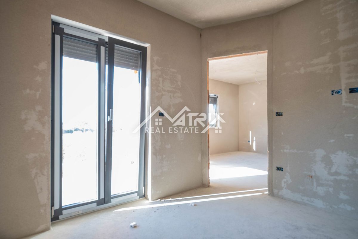 Pula, kakovostna novogradnja – funkcionalno stanovanje, shramba in parking