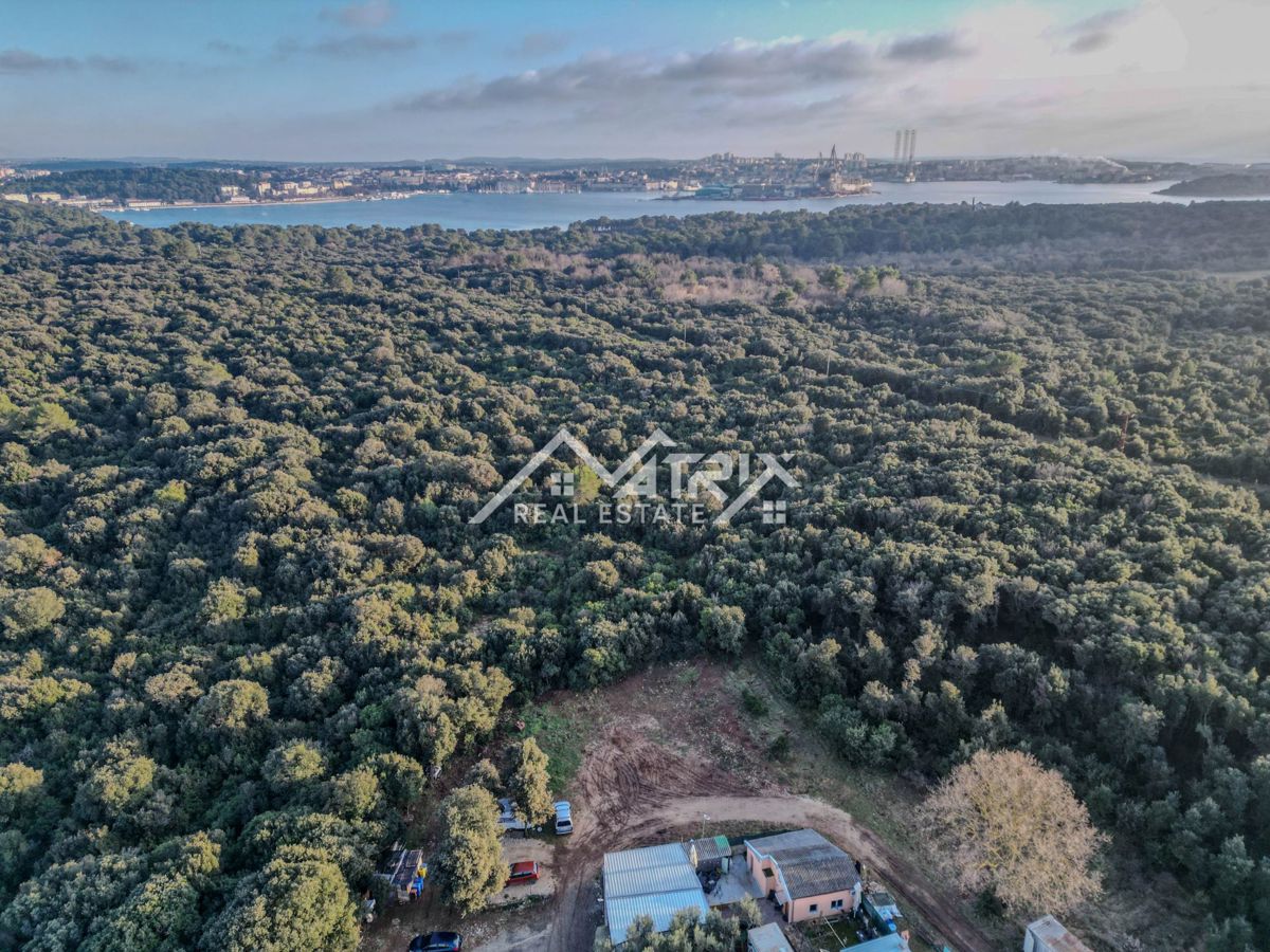 Pula okolica, 738 m² zazidljivo zemljišče blizu morja