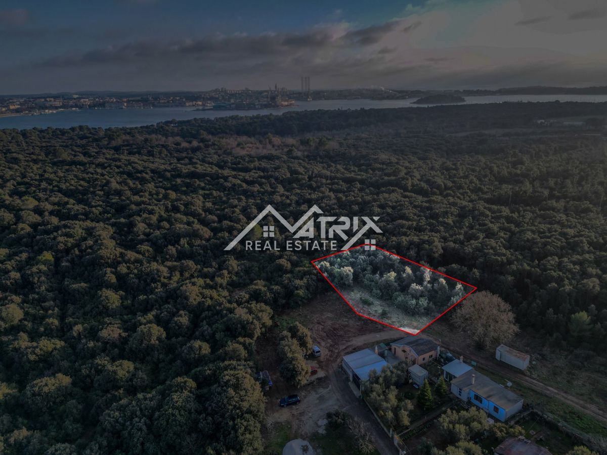 Pula okolica, 738 m² zazidljivo zemljišče blizu morja