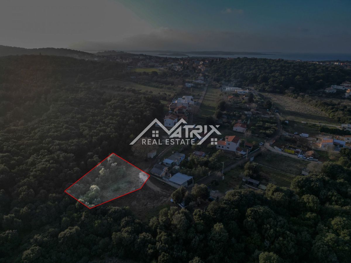 Pula okolica, 738 m² zazidljivo zemljišče blizu morja