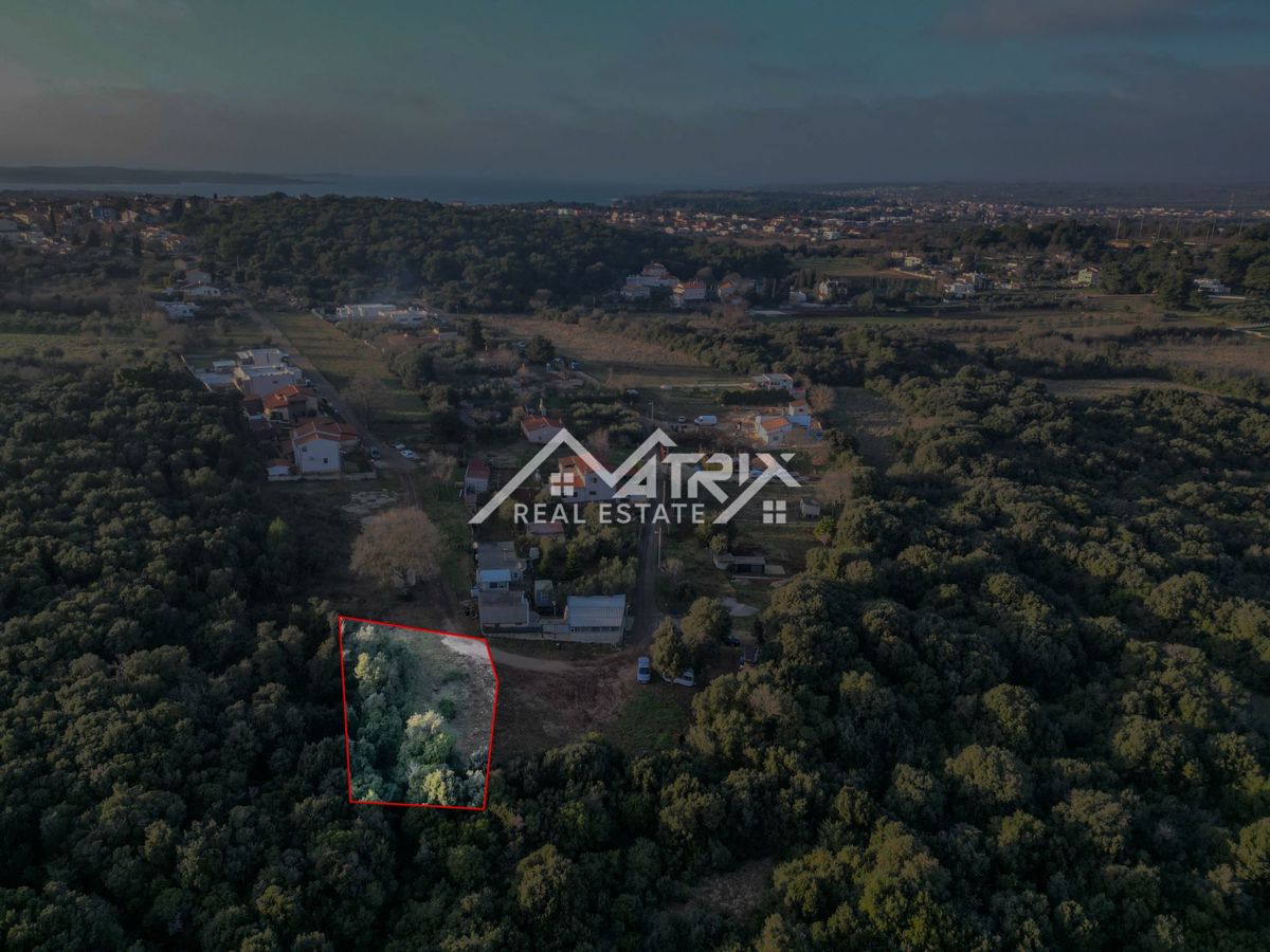 Pula okolica, 738 m² zazidljivo zemljišče blizu morja
