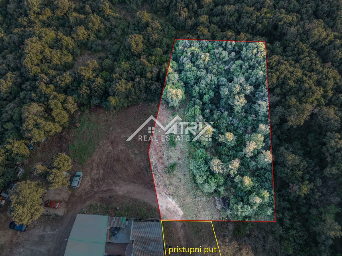 Pula okolica, 738 m² zazidljivo zemljišče blizu morja