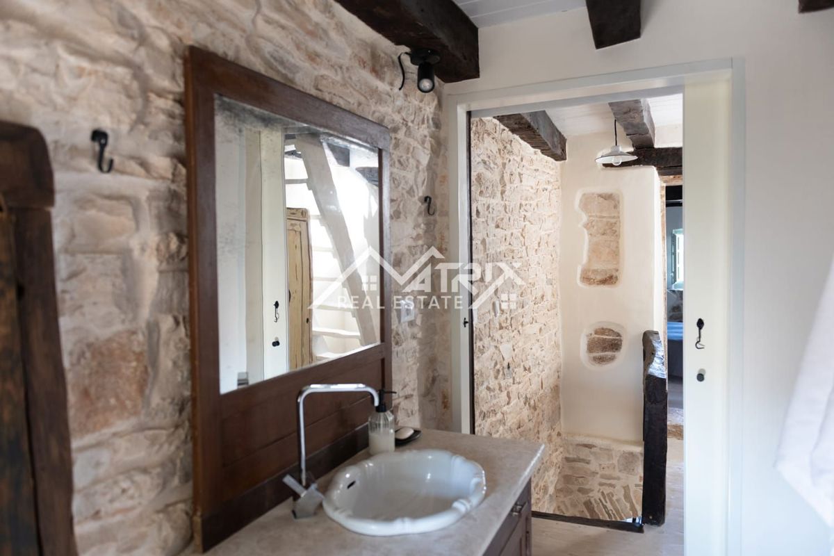 Svetvinčenat okolica, prenovljena kamnita hiša z 2 terasama