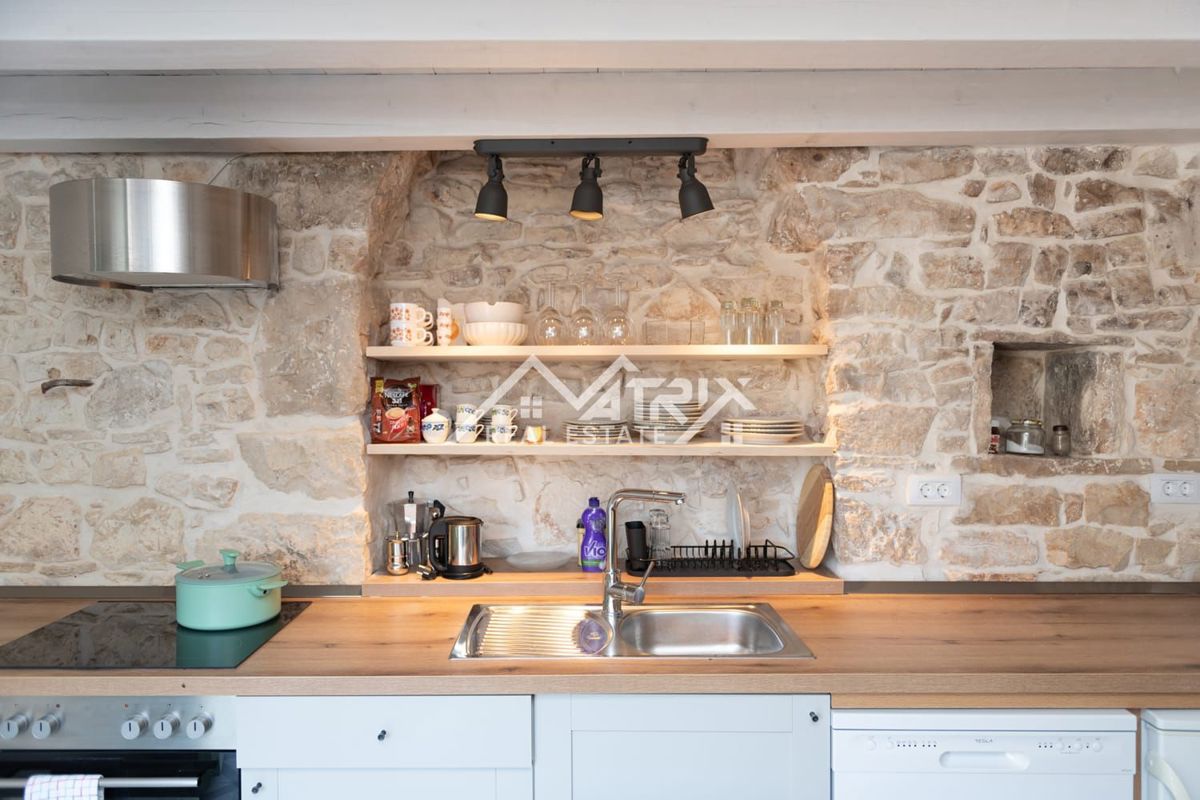 Svetvinčenat okolica, prenovljena kamnita hiša z 2 terasama