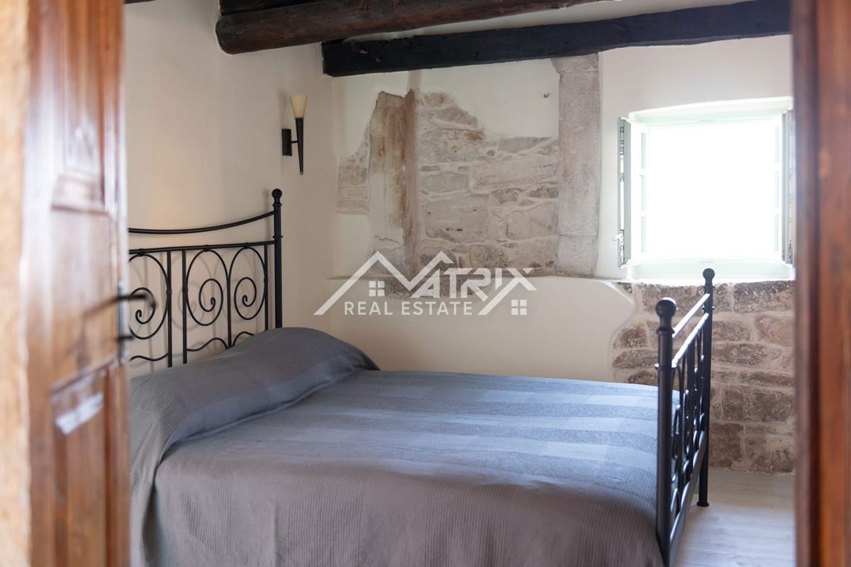 Svetvinčenat okolica, prenovljena kamnita hiša z 2 terasama