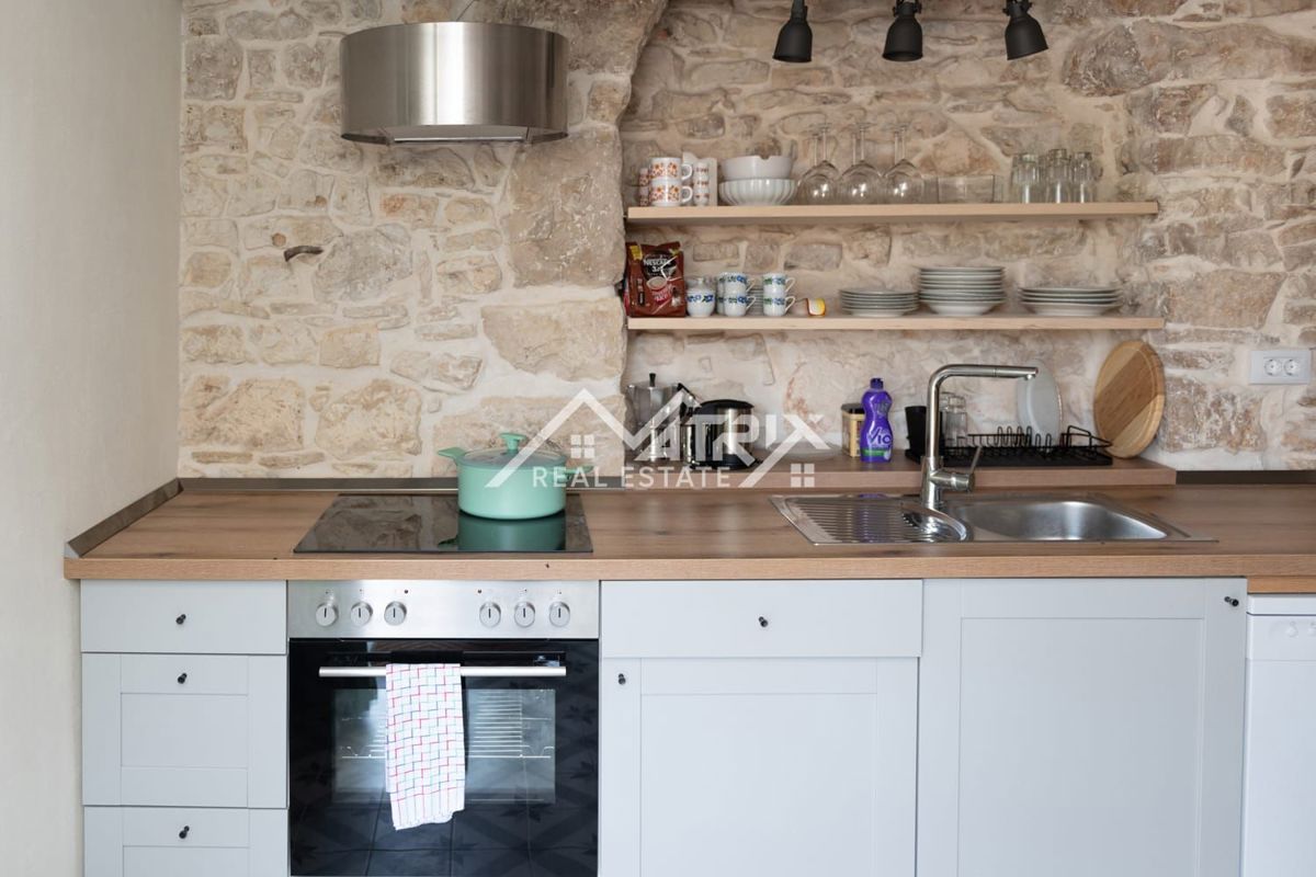 Svetvinčenat okolica, prenovljena kamnita hiša z 2 terasama