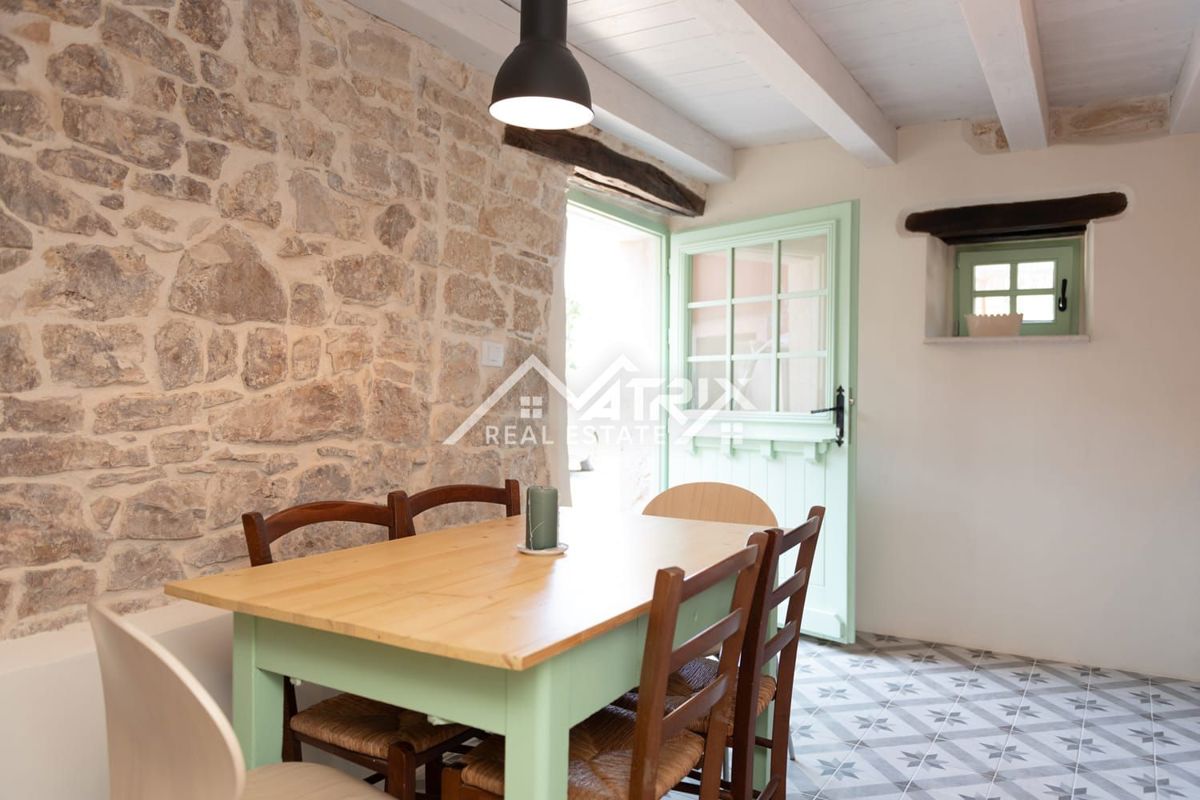 Svetvinčenat okolica, prenovljena kamnita hiša z 2 terasama