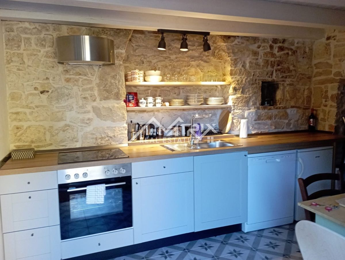 Svetvinčenat okolica, prenovljena kamnita hiša z 2 terasama