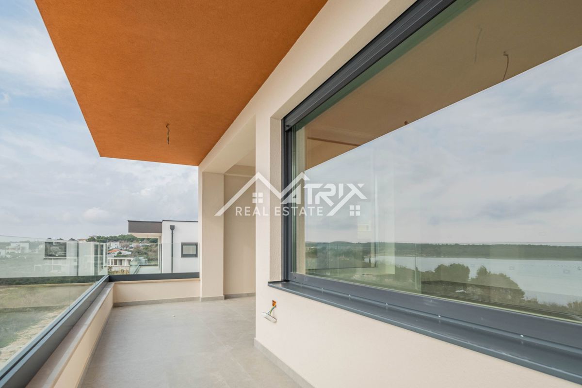 Medulin, penthouse s panoramskim razgledom, prvi vrsti do morja