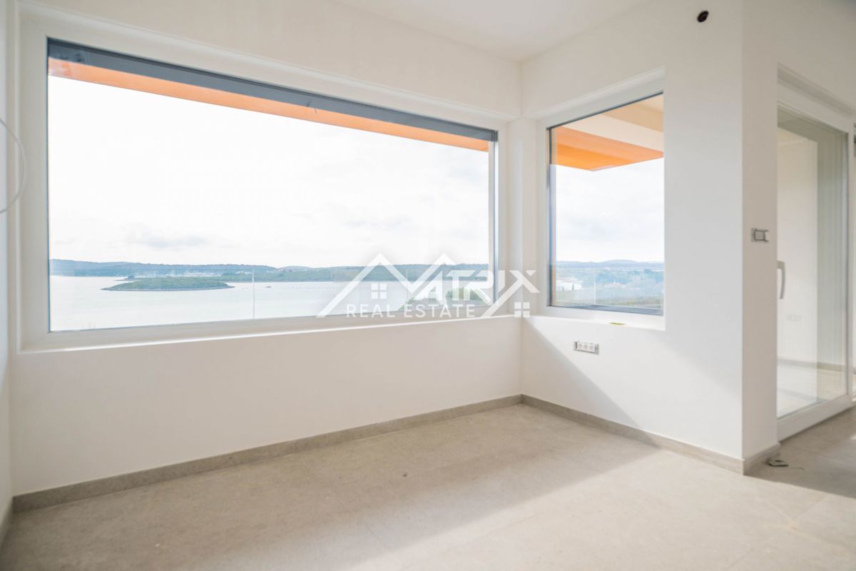 Medulin, penthouse s panoramskim razgledom, prvi vrsti do morja