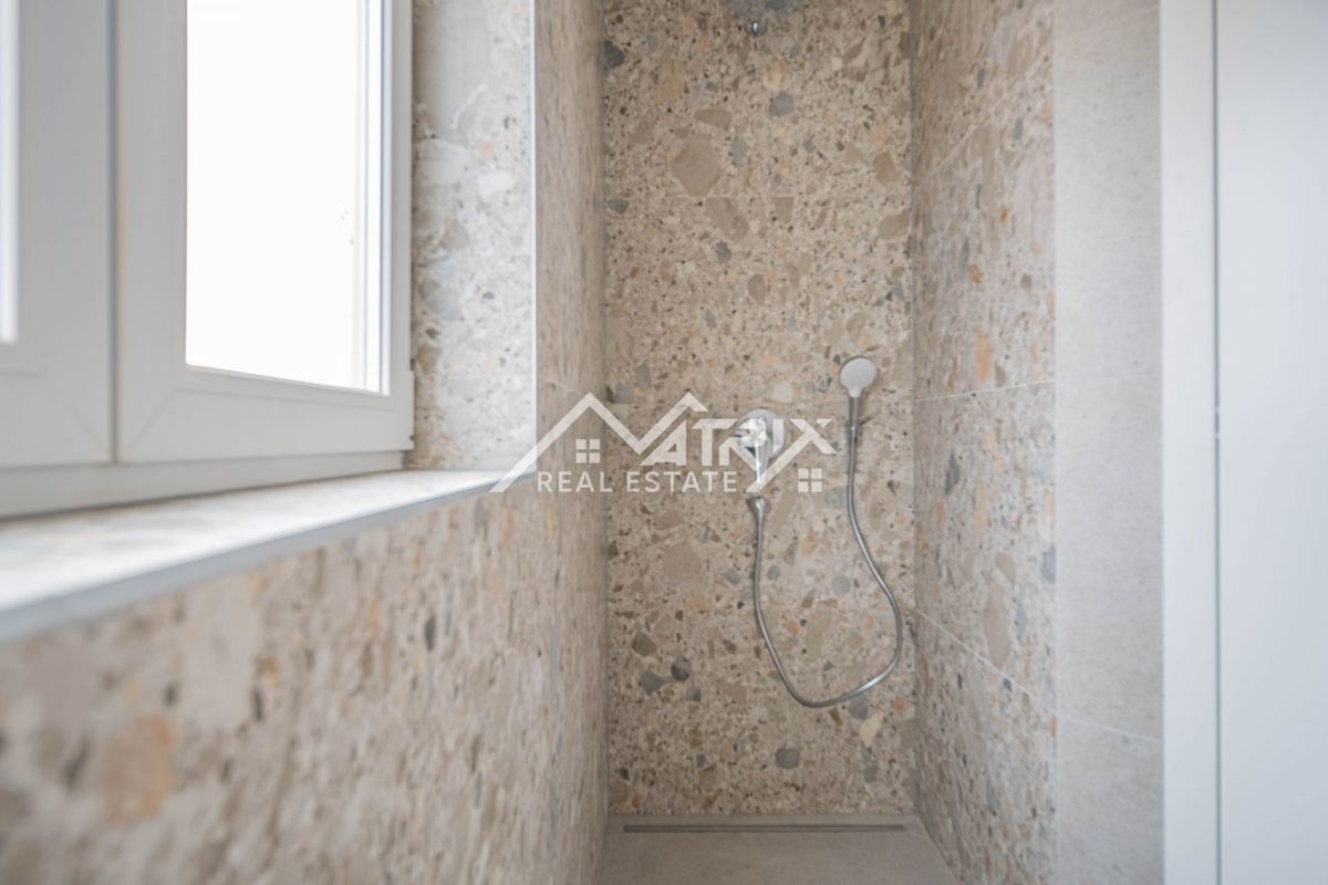 Medulin, penthouse s panoramskim razgledom, prvi vrsti do morja