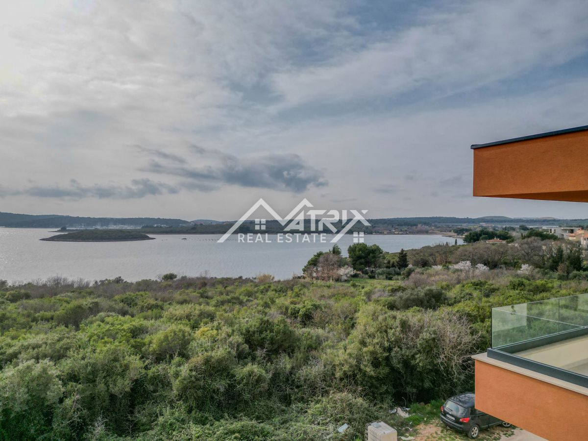 Medulin, penthouse s panoramskim razgledom, prvi vrsti do morja