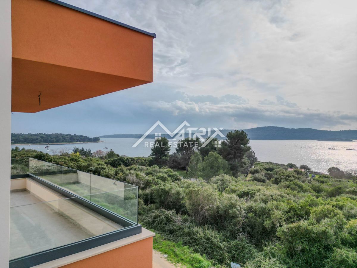 Medulin, penthouse s panoramskim razgledom, prvi vrsti do morja