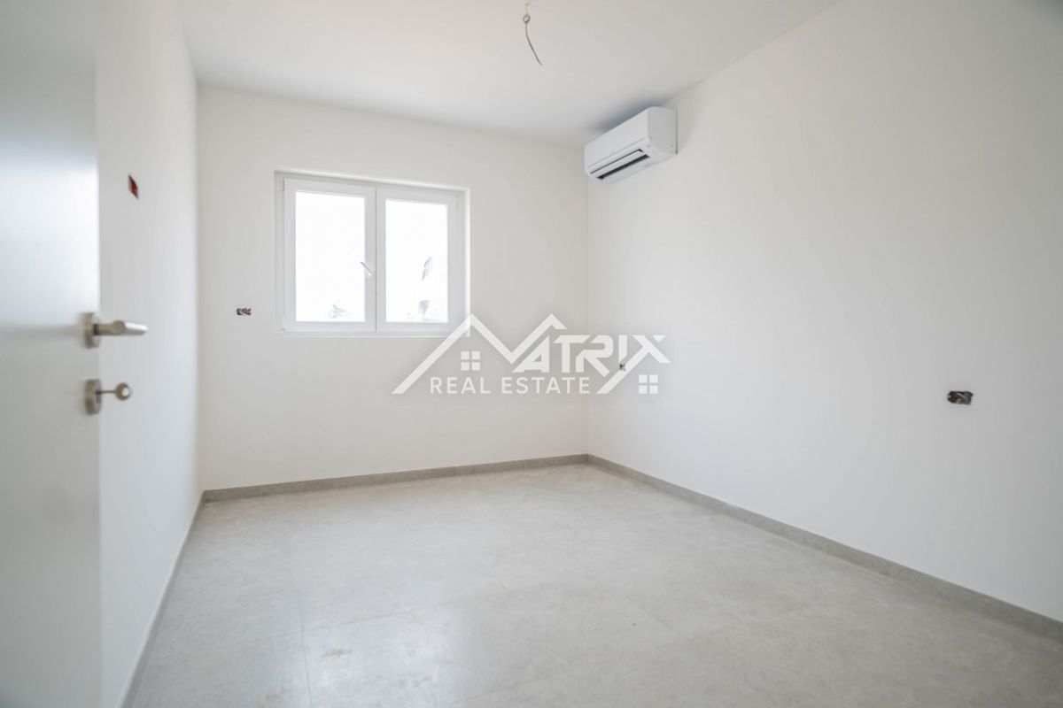 Medulin, penthouse s panoramskim razgledom, prvi vrsti do morja