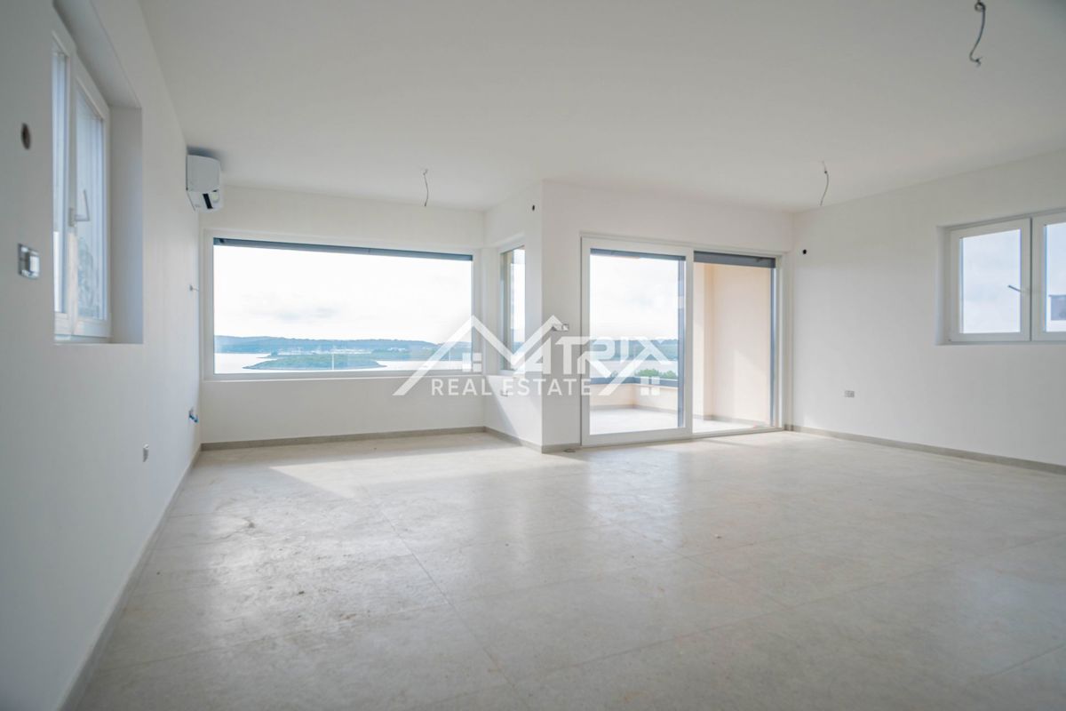Medulin, penthouse s panoramskim razgledom, prvi vrsti do morja