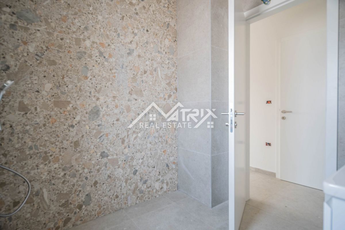 Medulin, penthouse s panoramskim razgledom, prvi vrsti do morja