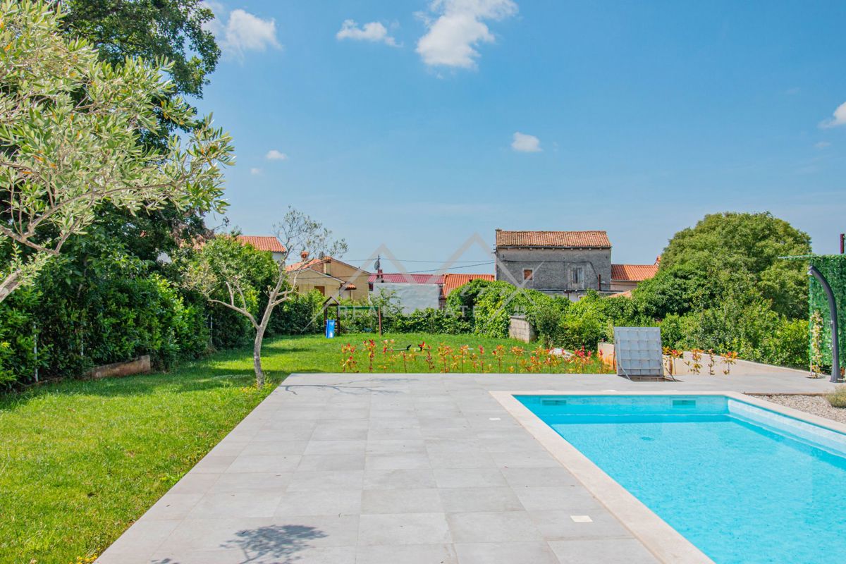 Okolica Barbana, Čudovita hiša z bazenom na mirni lokaciji!