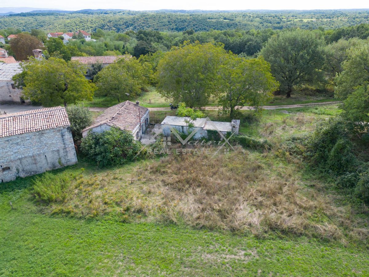 Okolica Tinjana, zazidljivo zemljišče s starino