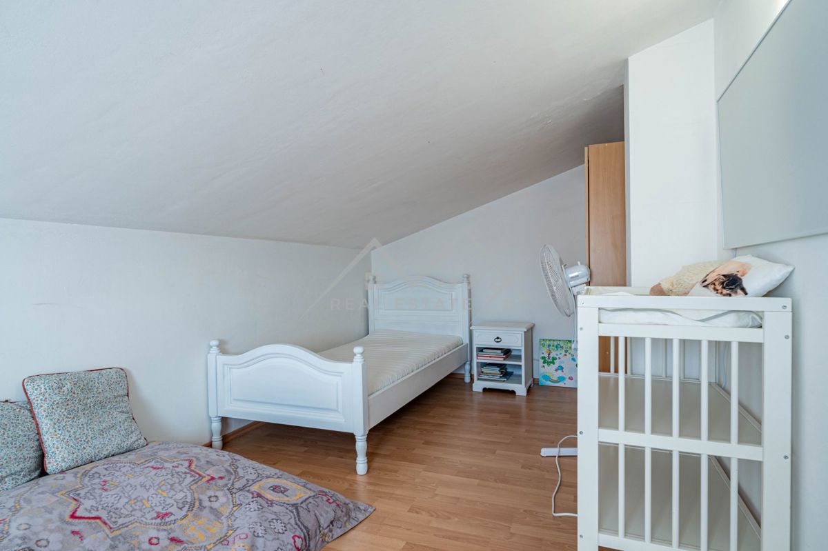 Okolica Novigrada, dupleks stan s tremi spalnicami