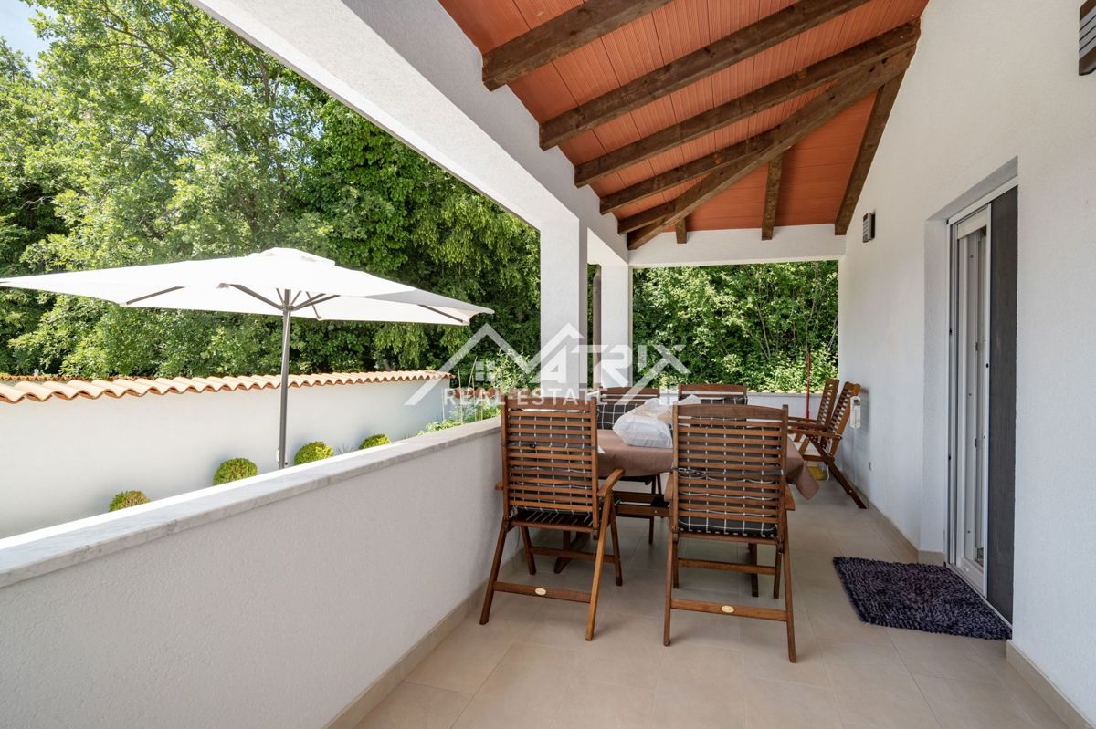 Poreč, vila z dvema apartmajema in bazenom blizu morja