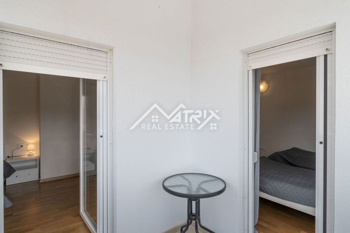 Poreč, vila z dvema apartmajema in bazenom blizu morja