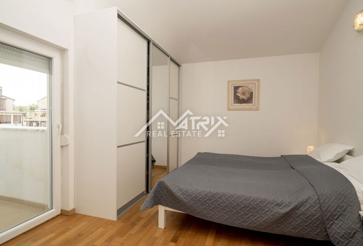 Poreč, vila z dvema apartmajema in bazenom blizu morja
