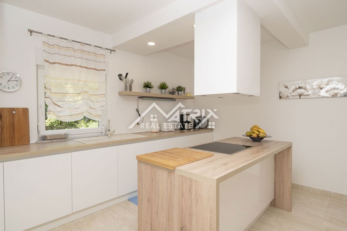 Poreč, vila z dvema apartmajema in bazenom blizu morja