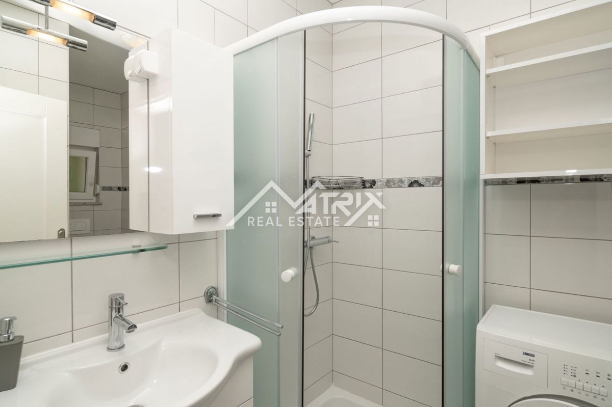 Poreč, vila z dvema apartmajema in bazenom blizu morja