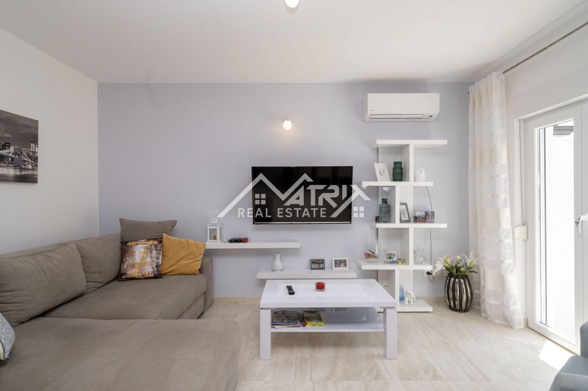 Poreč, vila z dvema apartmajema in bazenom blizu morja