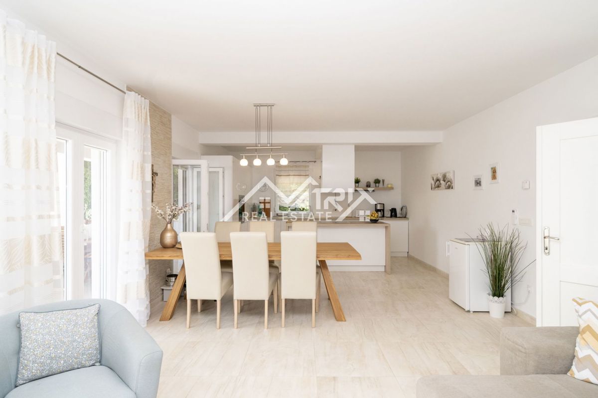 Poreč, vila z dvema apartmajema in bazenom blizu morja