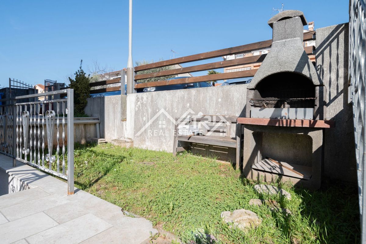 Poreč – Garsonjera s teraso in vrtom na vrhunski lokaciji