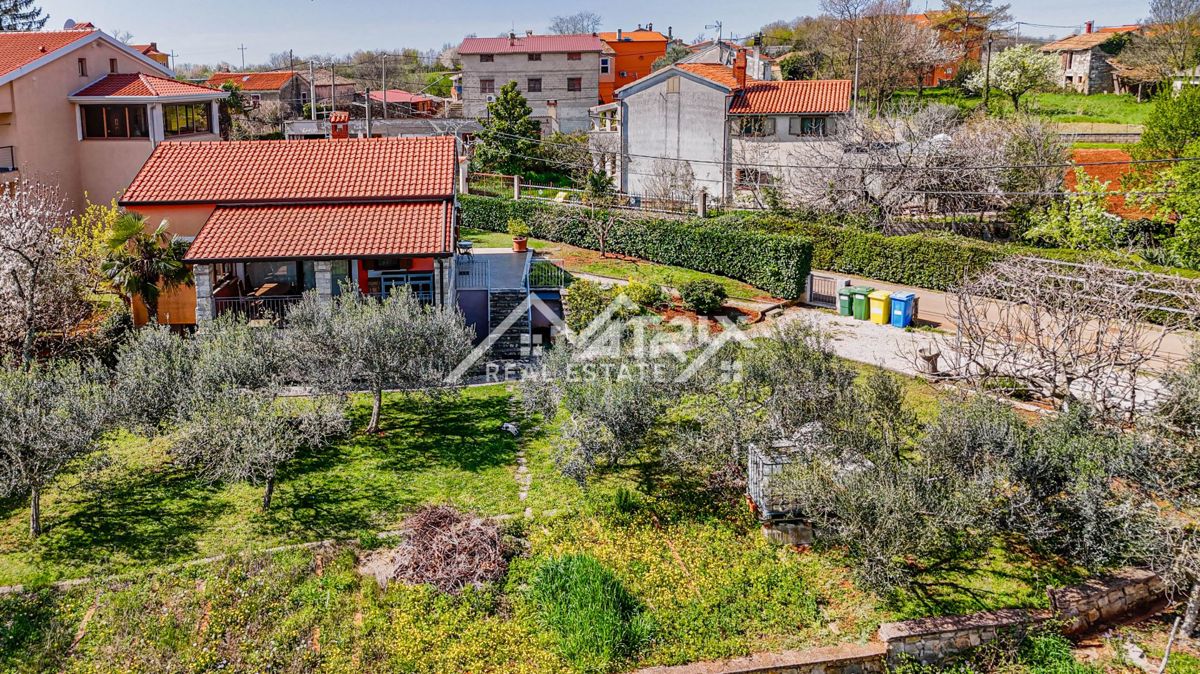 Poreč okolica, Samostojna hiša z vrtom in dvema etažama
