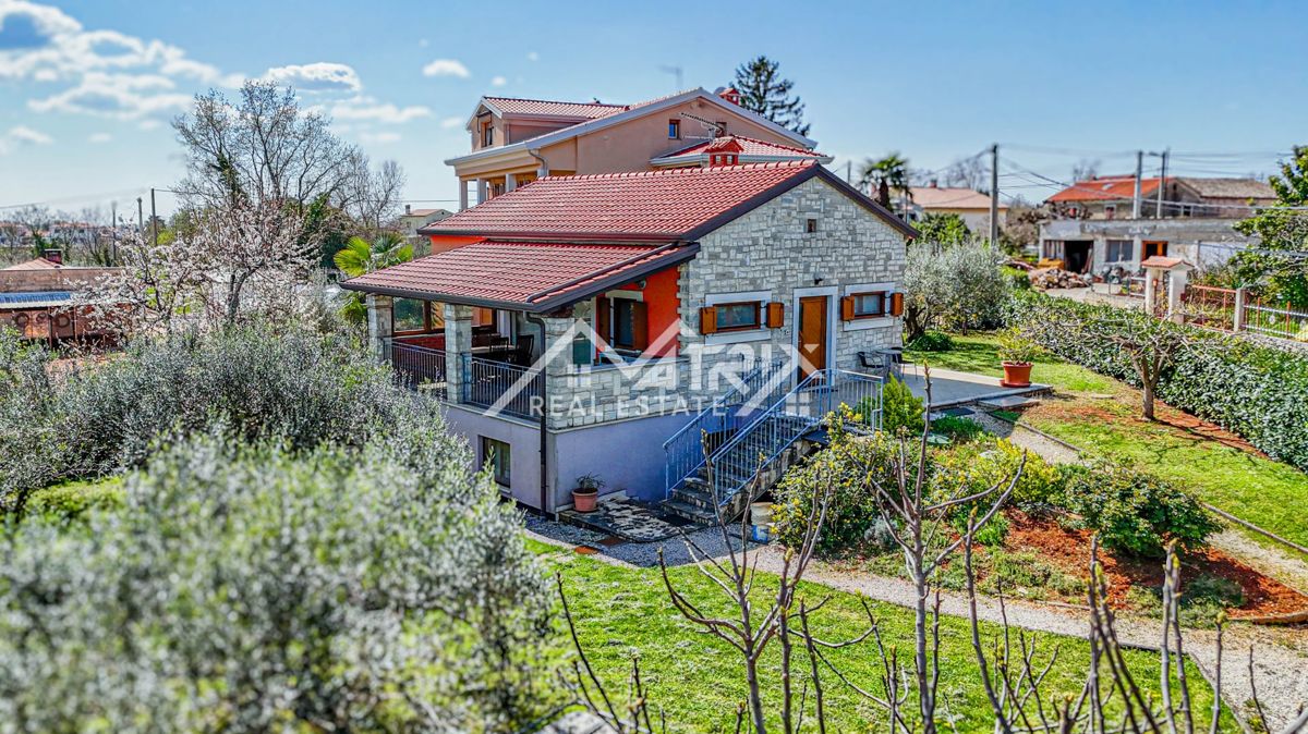 Poreč okolica, Samostojna hiša z vrtom in dvema etažama