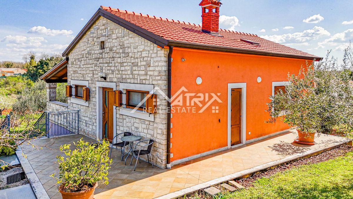 Poreč okolica, Samostojna hiša z vrtom in dvema etažama