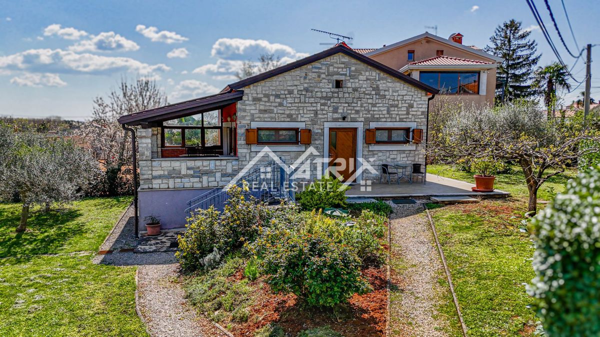 Poreč okolica, Samostojna hiša z vrtom in dvema etažama