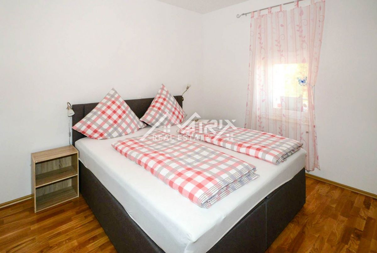 Poreč Okolica Hiša s 4 apartmaji in bazenom na top lokaciji!