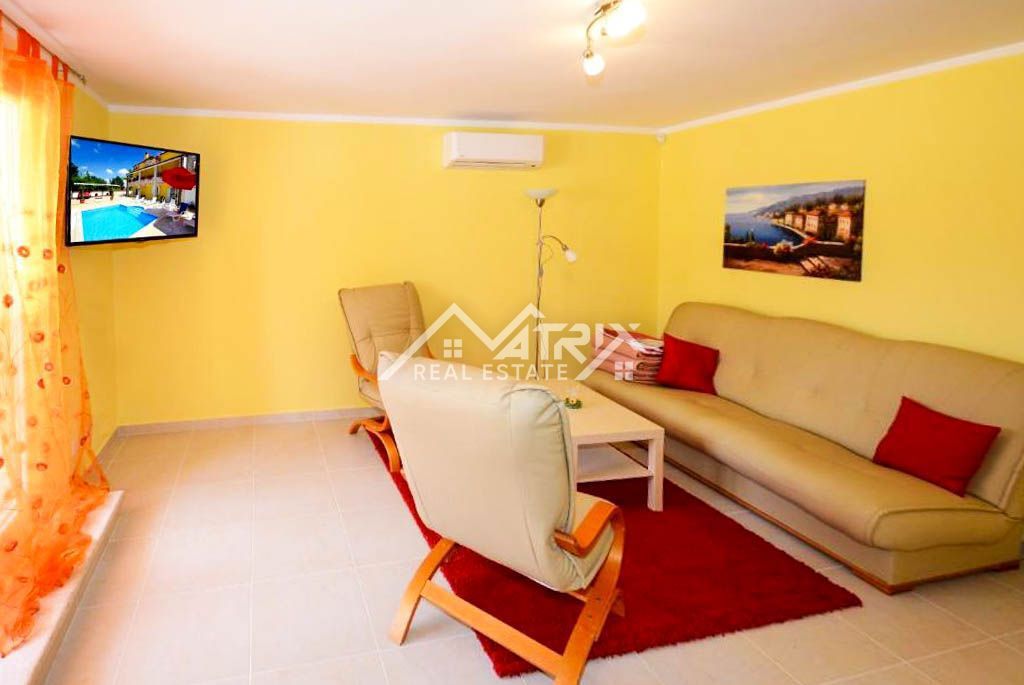 Poreč Okolica Hiša s 4 apartmaji in bazenom na top lokaciji!