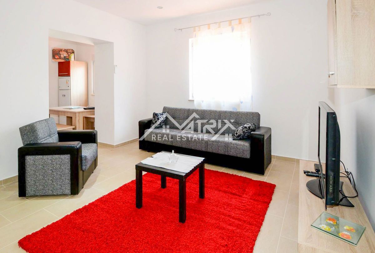 Poreč Okolica Hiša s 4 apartmaji in bazenom na top lokaciji!