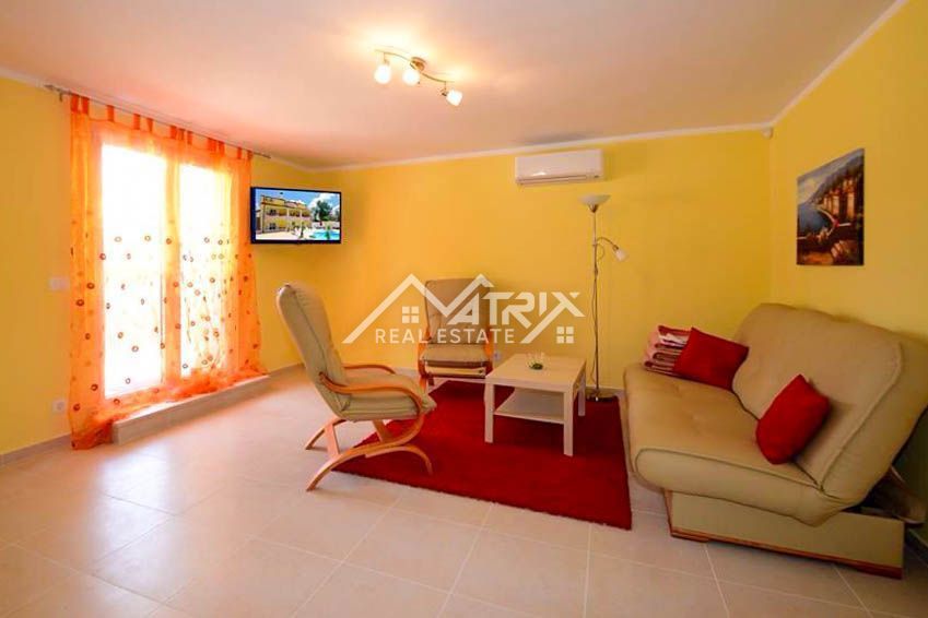 Poreč Okolica Hiša s 4 apartmaji in bazenom na top lokaciji!