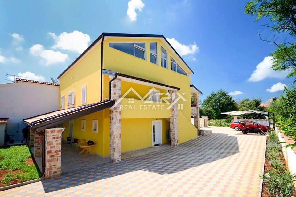 Poreč Okolica Hiša s 4 apartmaji in bazenom na top lokaciji!