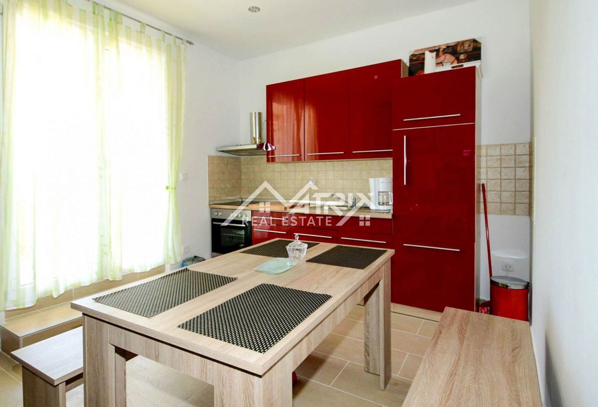 Poreč Okolica Hiša s 4 apartmaji in bazenom na top lokaciji!