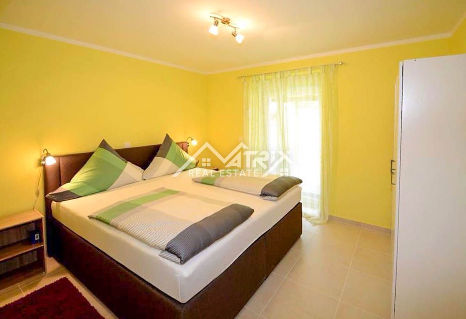 Poreč Okolica Hiša s 4 apartmaji in bazenom na top lokaciji!