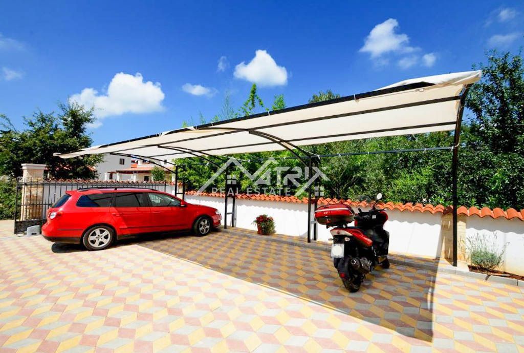 Poreč Okolica Hiša s 4 apartmaji in bazenom na top lokaciji!