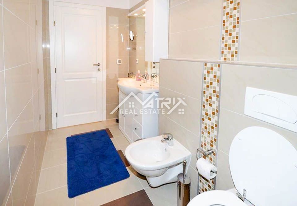 Poreč Okolica Hiša s 4 apartmaji in bazenom na top lokaciji!
