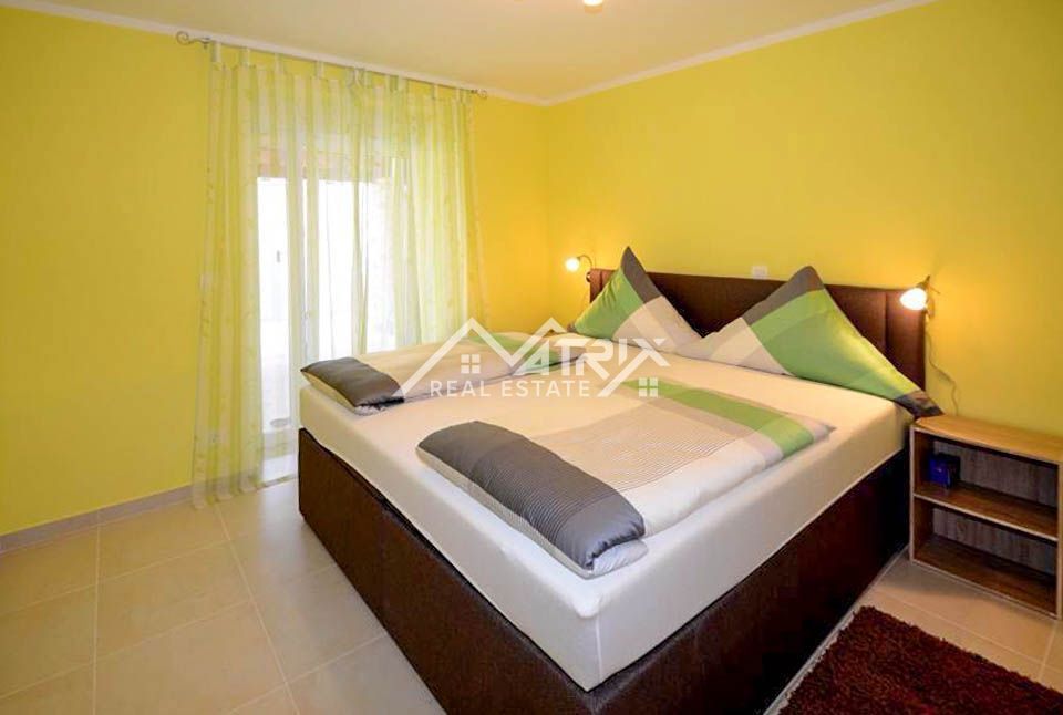 Poreč Okolica Hiša s 4 apartmaji in bazenom na top lokaciji!