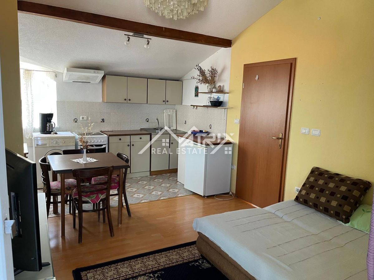 Savudrija, Crveni Vrh – Hiša s tremi stanovanjskimi enotami in pogledom na morje