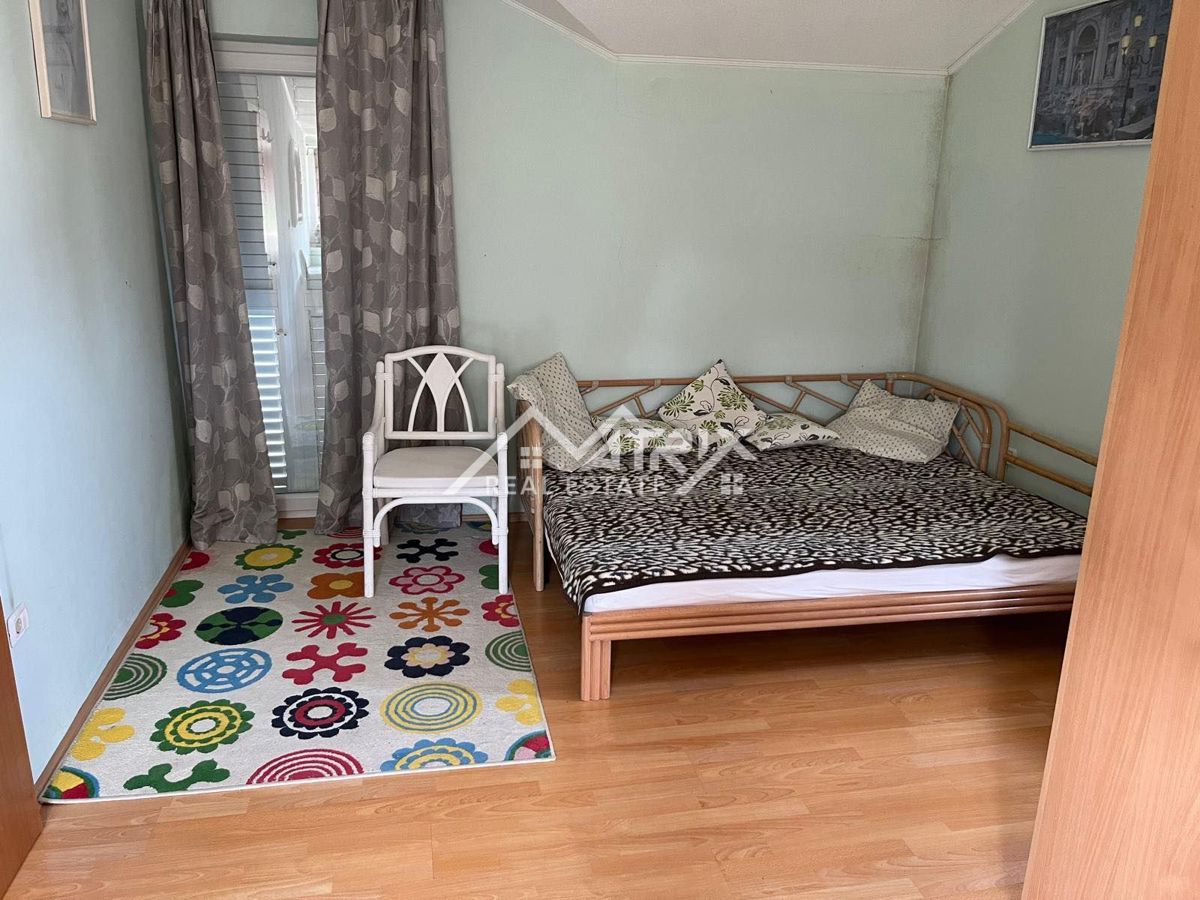 Savudrija, Crveni Vrh – Hiša s tremi stanovanjskimi enotami in pogledom na morje