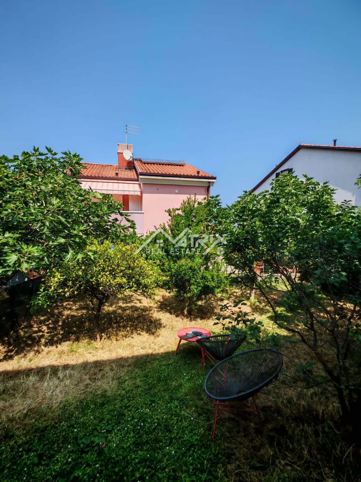 Savudrija, Crveni Vrh – Hiša s tremi stanovanjskimi enotami in pogledom na morje