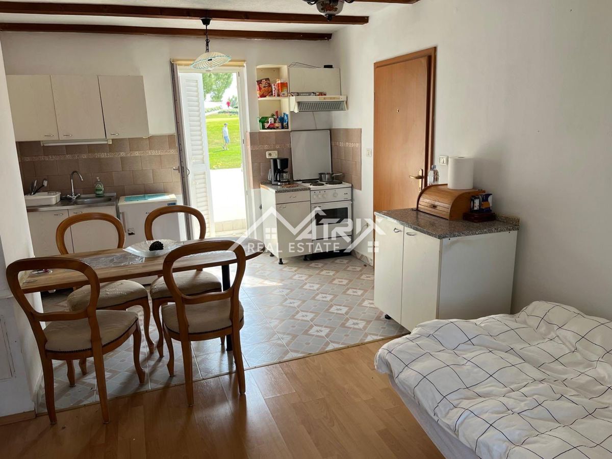 Savudrija, Crveni Vrh – Hiša s tremi stanovanjskimi enotami in pogledom na morje